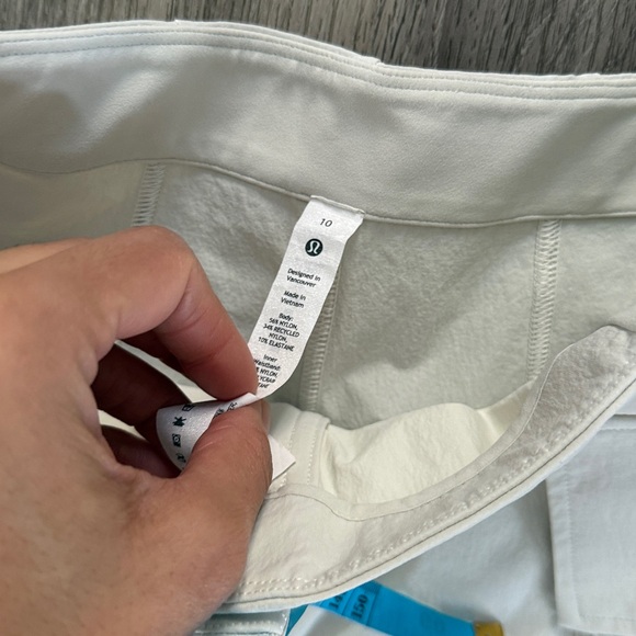 lululemon Cream Cargo Shorts Size 10 Relaxed-Fit Super-High-Rise  4” - Picture 3 of 5